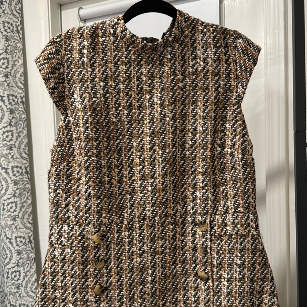 Lined gold threaded cap sleeved lined dress.